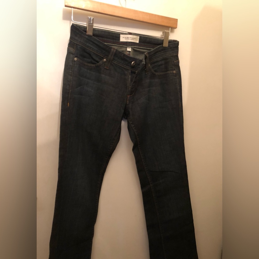 Habitual boot cut jeans. 78% cotton 20 % lyocell 2% spandex Size 25.